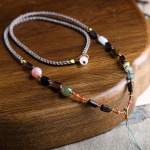 Dara Gan free-form bead hand-knitted universal pendant.
