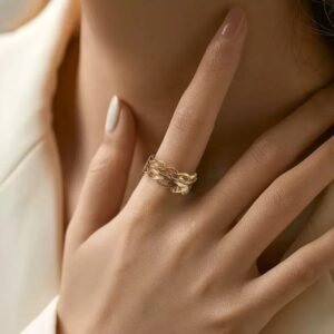 Twisted vine ring