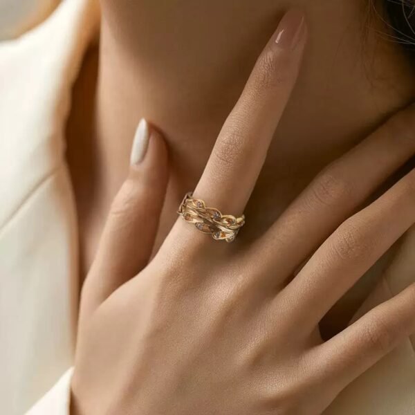 Twisted vine ring